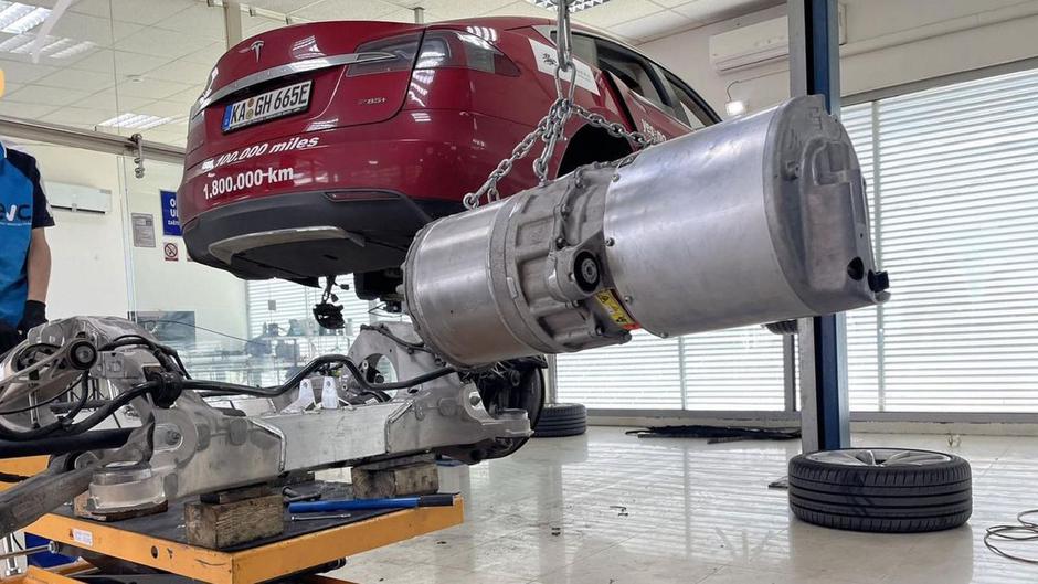 Nemec s teslo model S prevozil že 1,9 milijona kilometrov. | Avtor: YouTube