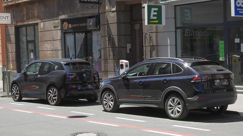 Parkiranje na električnih polnilnicah