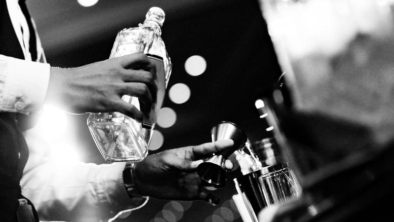 Alkohol, natakar, bar