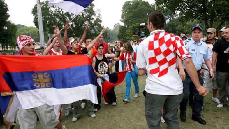 Pred dvema letoma so hrvaški in srbski navijači v Melbourne Parku takole poskrbe
