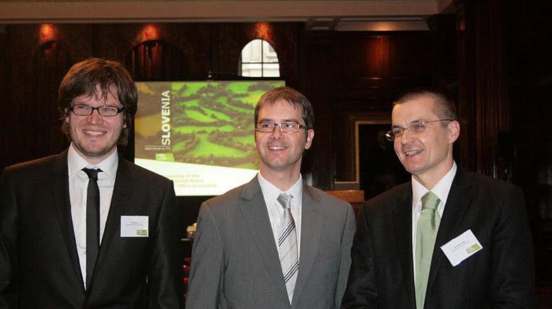 Tine Murn (levo), vodja informativne pisarne STO v Londonu, Fedja Pobegajlo, dir