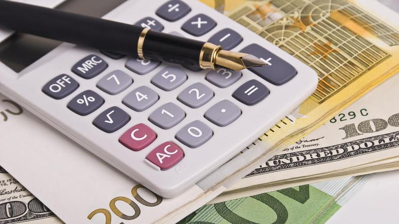 S kreativnim računovodstvom si je peterica zaslužila ovadbo. (Foto: Istock)