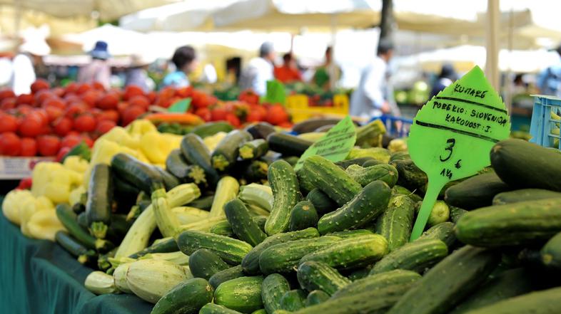 slovenija 08.06.11, kumare, domace kumare, zelenjava, bakterija, Ljubljanska trz