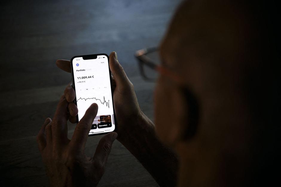 Trade Republic na mobilnem telefonu | Avtor: Profimedia