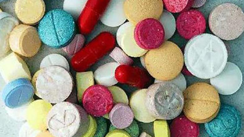 Policisti prijeli trojico iz Kamnika, ki je preprodajala amfetamin, benzilpipera