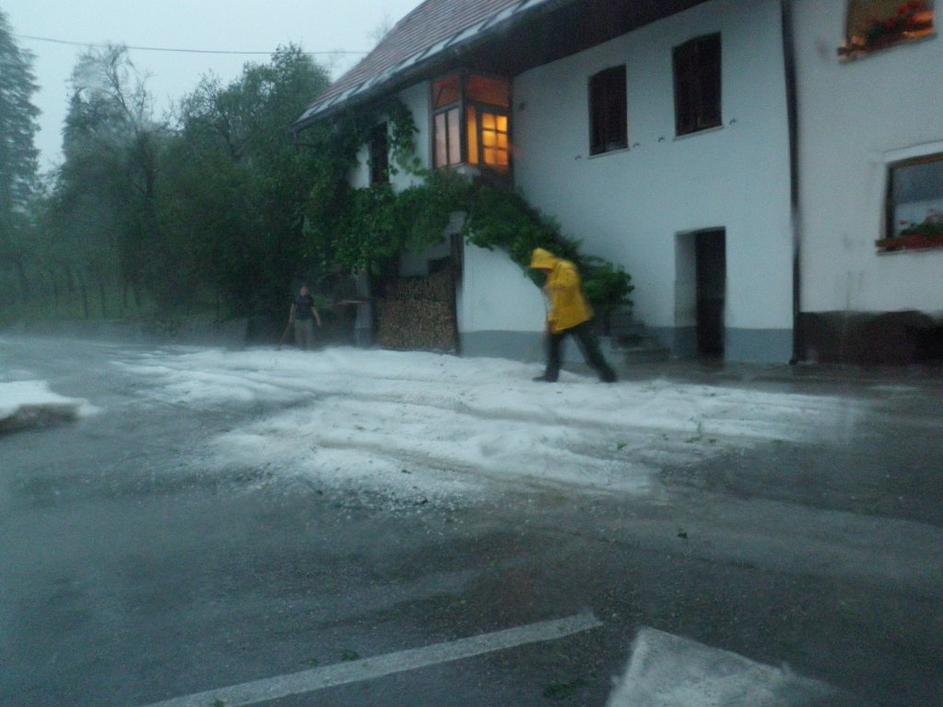 Toča v Bovcu.