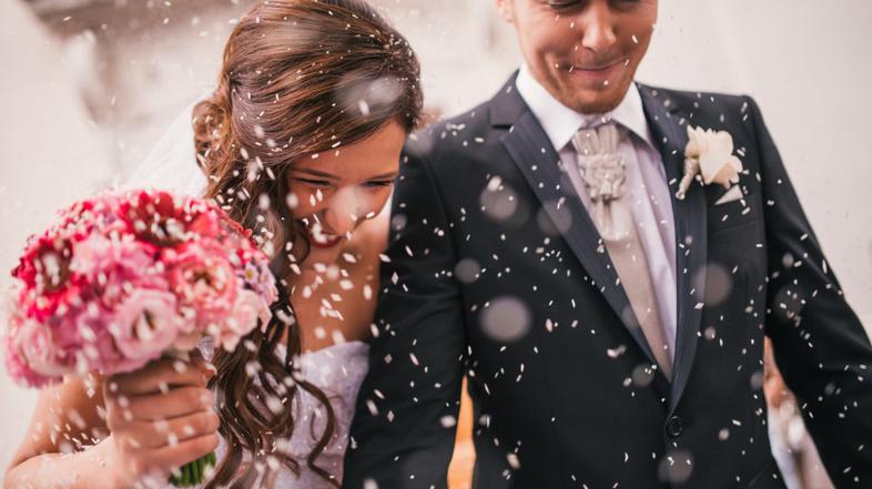 Žurnalova sanjska poroka na Predjamskem gradu