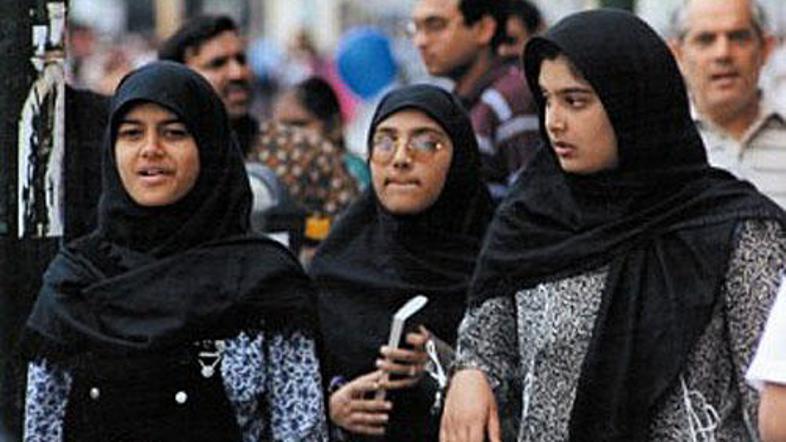 Ženske v Maleziji bodo, če bo zakon sprejet, za pot v tujino potrebovale dovolje