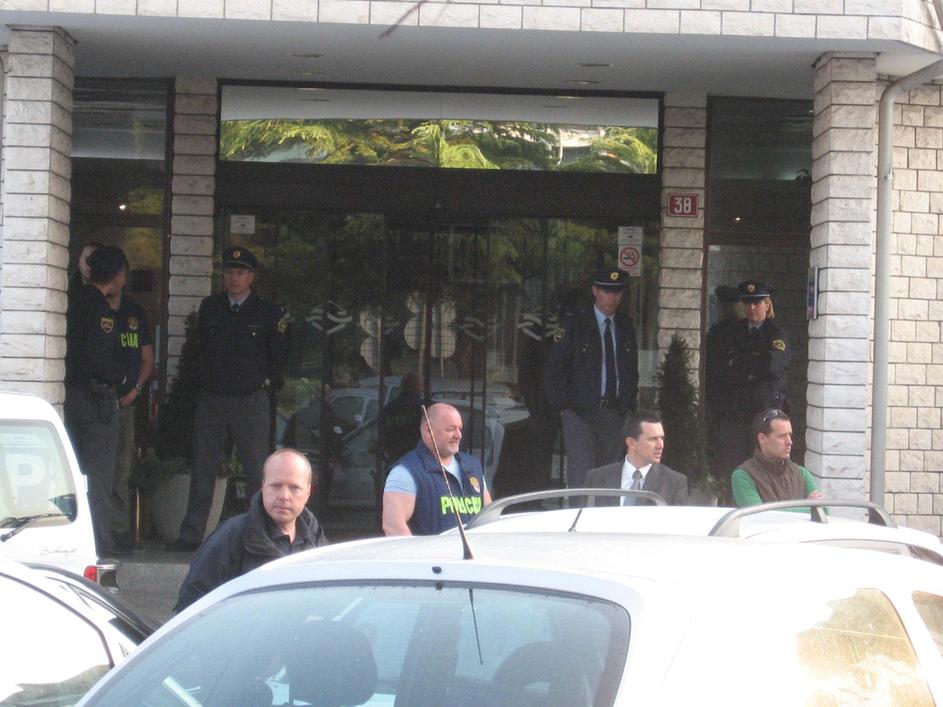 Policija in kriminalisti so zgodaj zjutraj vstopili v prostore Luke Koper.