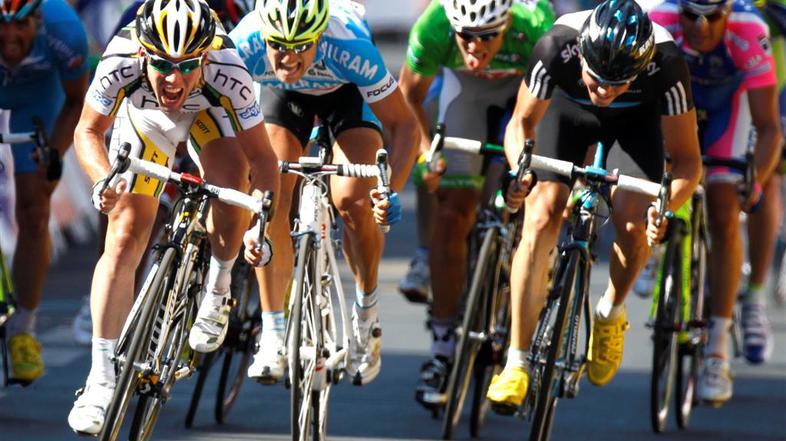 Cavendish je bil v zadnjih metrih močnejši od Geralda Cioleka. (Foto: Reuters)
