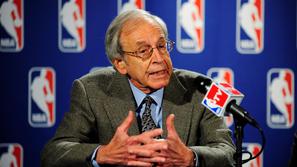 George Cohen posreduje med igralci in vodstvom lige. Zaenkrat neuspešno.