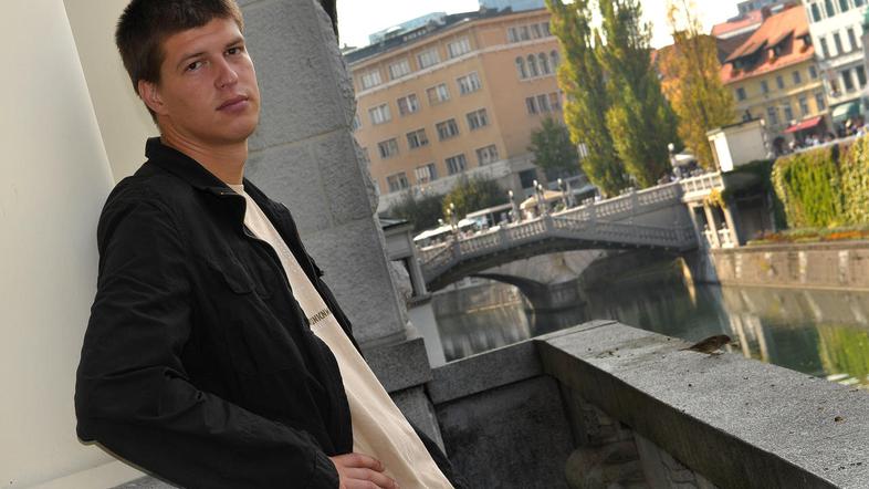 Vojnović je za svoj prvenec že prejel nagrado Prešernovega sklada in nagrado kre