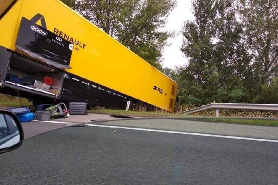 Renault tovornjak nesreča | Avtor: Reševalni pas/Twitter
