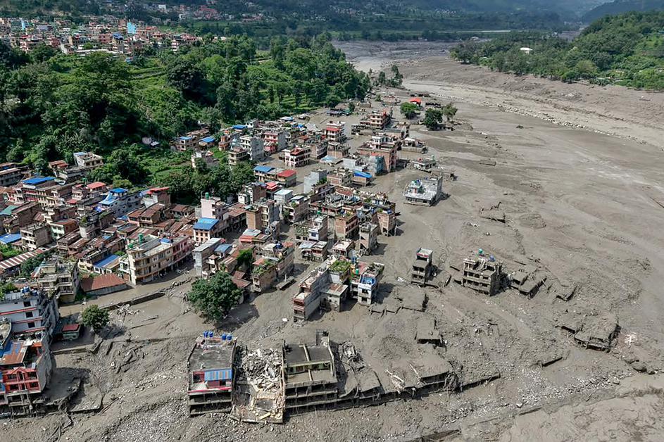 Poplave v Nepalu zradirale cele vasi