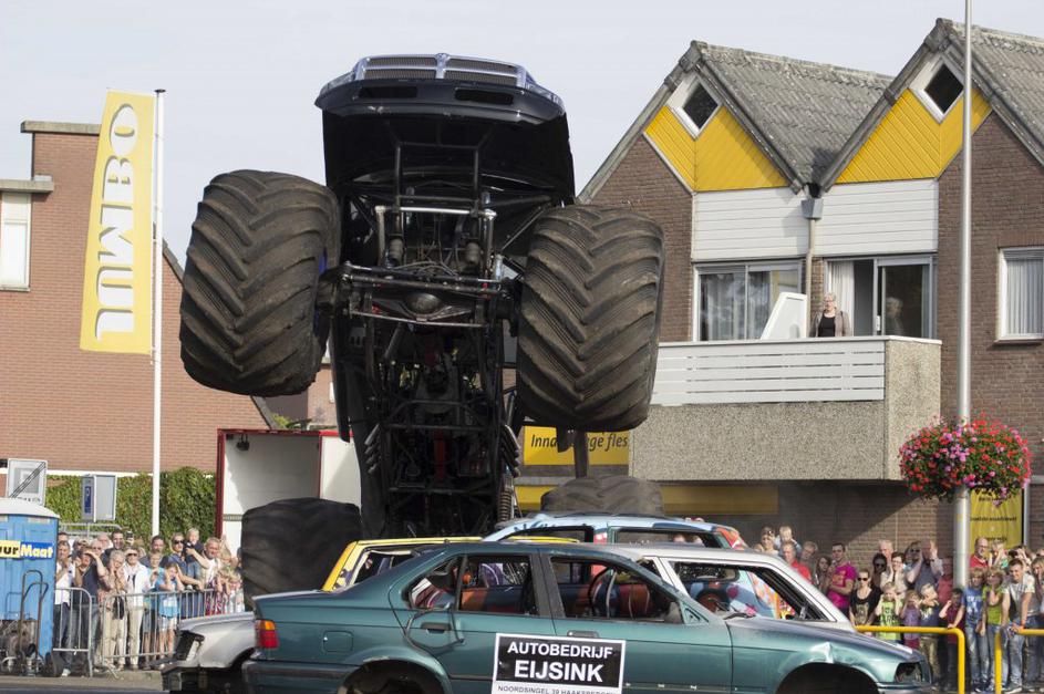 Monster truck nesreča