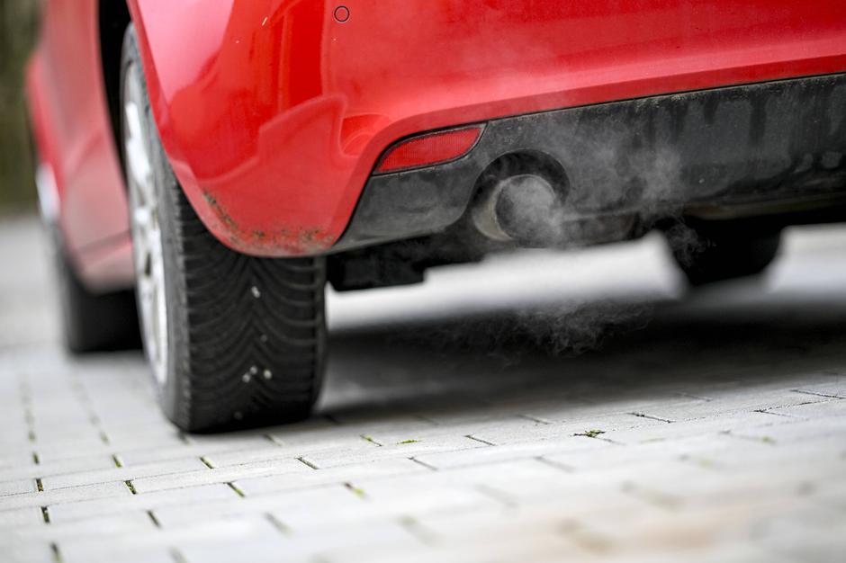 Avto - izpušni sistem - auspuh - izpuh | Avtor: Profimedia