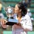 Li Na je prvič dvignila pokal na turnirjih za grand slam!