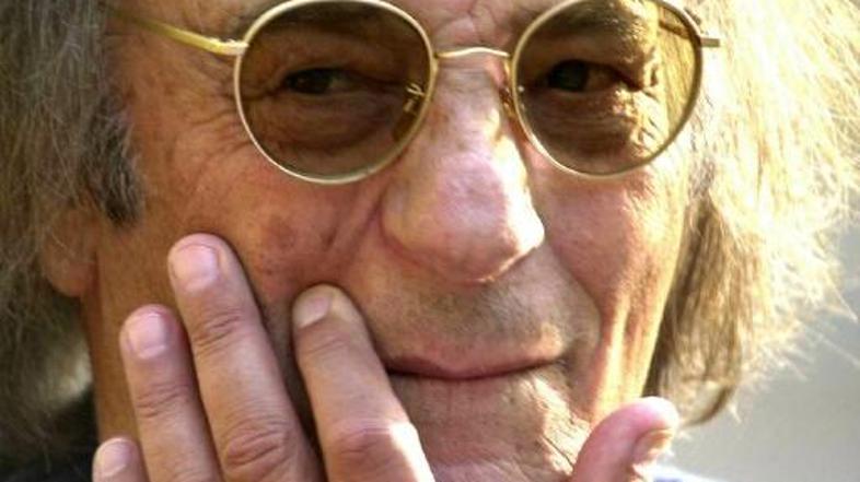 Po mnenju Mirka Kovača je vzrok za nasprotovanje kipu to, da je Natlačen v šolsk