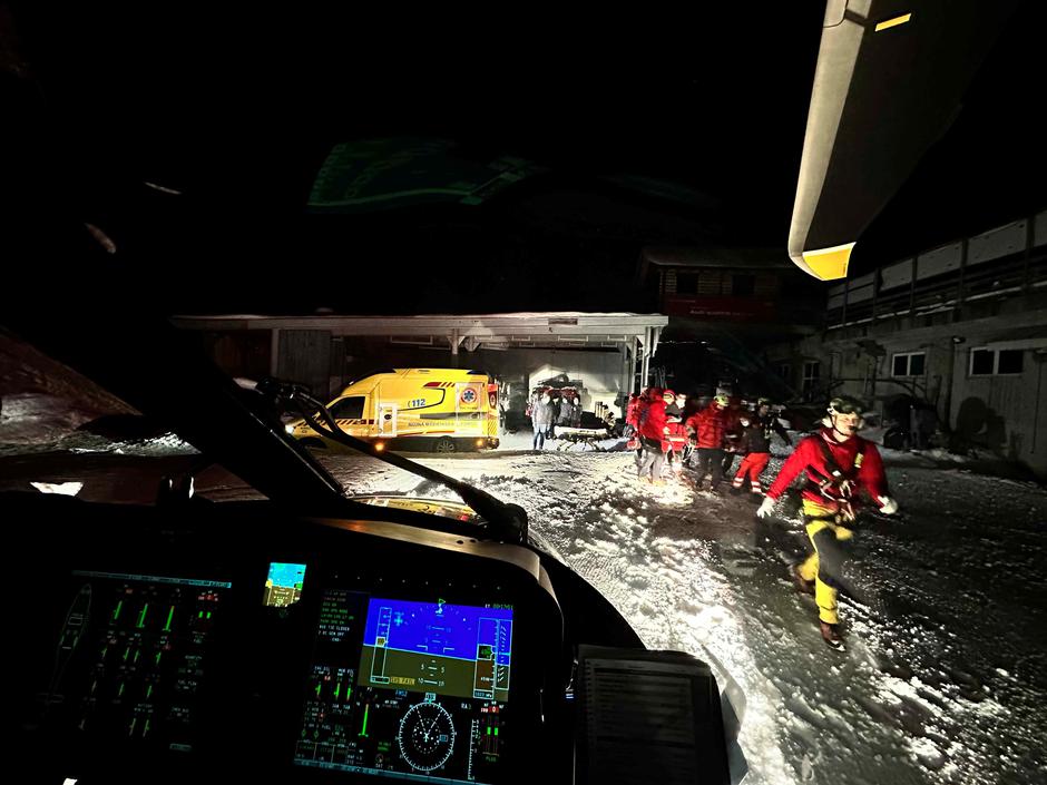 Policijski helikopter, nočni let | Avtor: PU Kranj