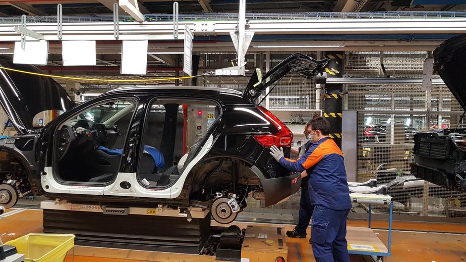 Proizvodnja avtomobilov Volvo delavci | Avtor: Profimedia