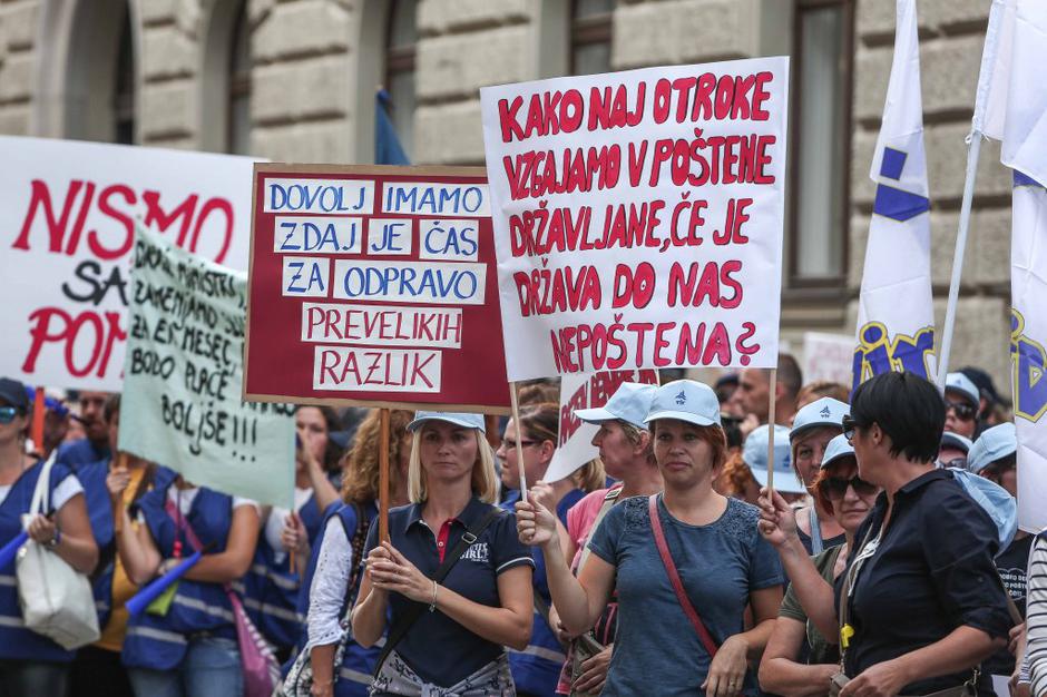 Protest pomočnic vzgojiteljic | Avtor: Saša Despot