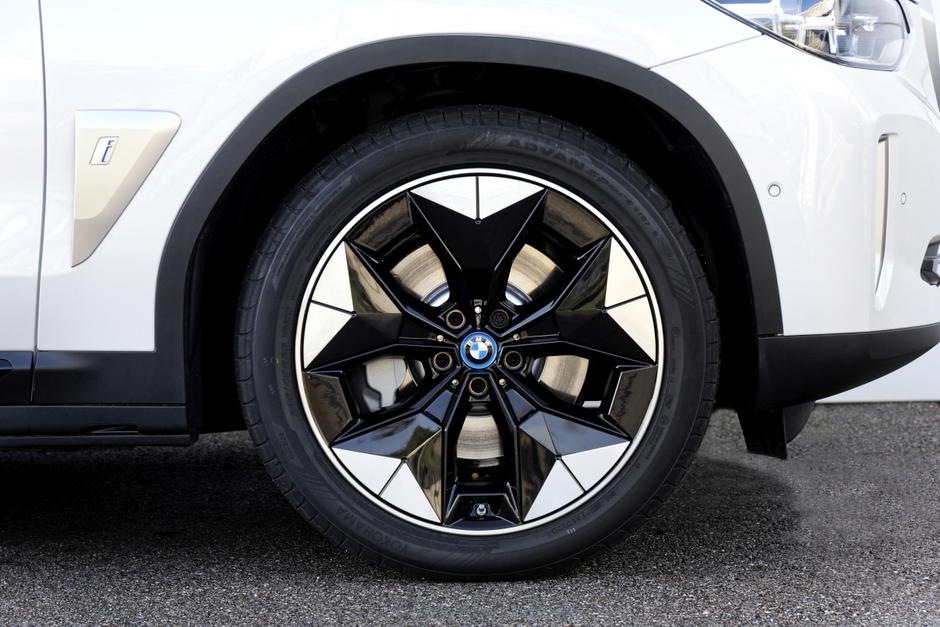 BMW iX3 | Avtor: BMW