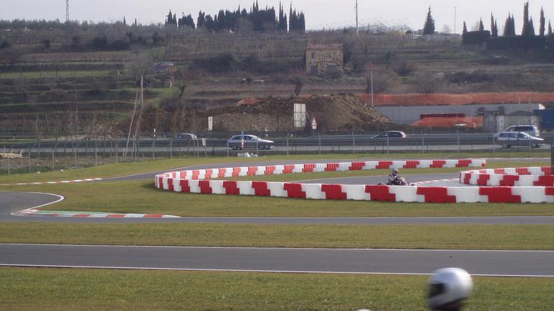 Na fotografiji, ki jo je prejšnji konec tedna posnel bralec, je razvidno, da se 