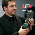 Bardem je nagrado posvetil ženi Penélope Cruz in sinu. (Foto: EPA)