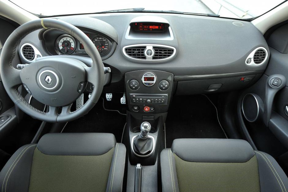 Renault clio RS Akrapovič | Avtor: Anže Petkovšek