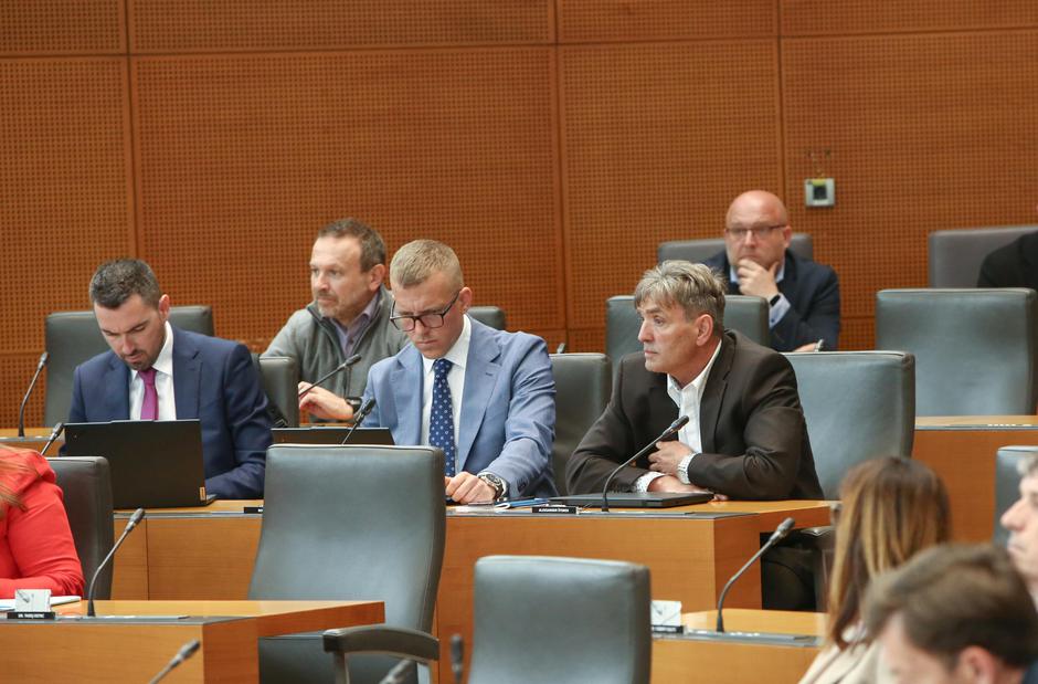 Resnica, poslanci | Avtor: Matija Sušnik/Državni zbor