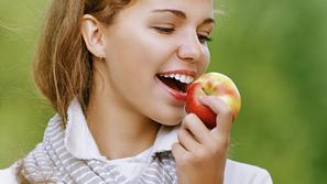 Zivljenje 24.03.14. jabolko, zenks, obraz, foto: shutterstock