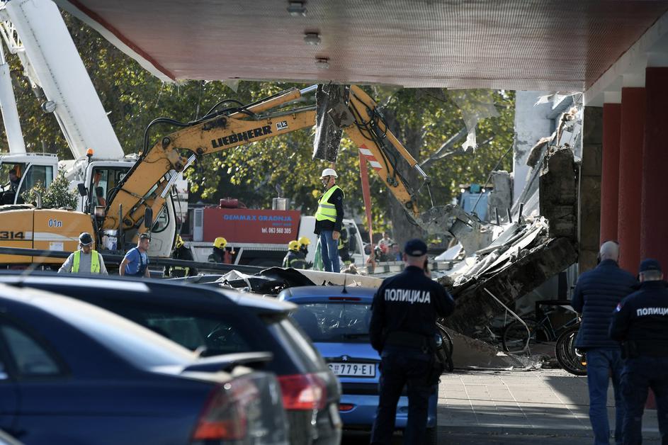 Novi Sad železniška postaja zrušitev strehe