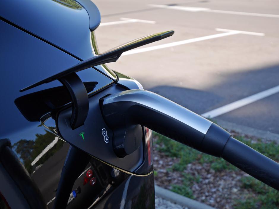 Tesla polnilnica | Avtor: Matija_Janežič