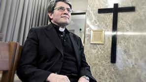 "Vidim analogijo med Slovenijo in mojo Španijo: razdeljenost med vernimi in neve