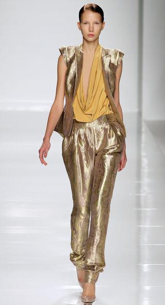 Svilene, bombažne, jeans ... kakršnekoli bodo letos na voljo v mnogih barvah. (F