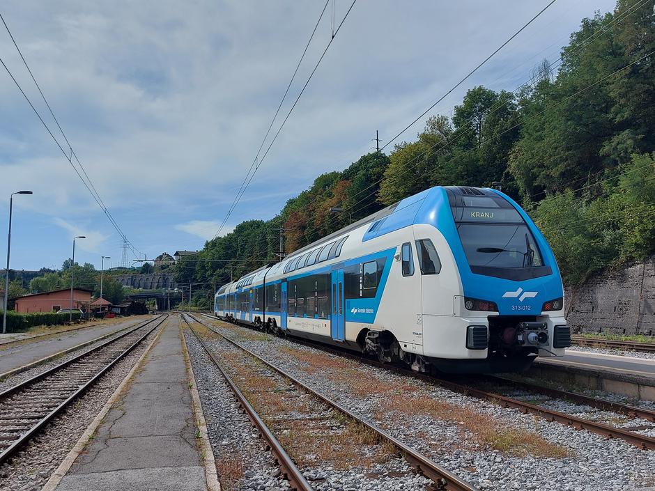 Kranj, železniška postaja, tiri, vlak, | Avtor: M. Ha.