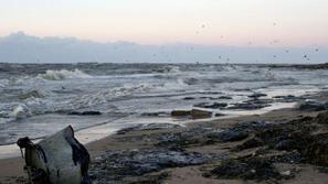 V podjetju British Petrolium, ki je lastnik potopljene naftne ploščadi, iščejo n