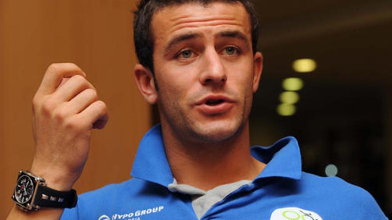 Mirnes Šišić se iz Aten seli v Beograd.