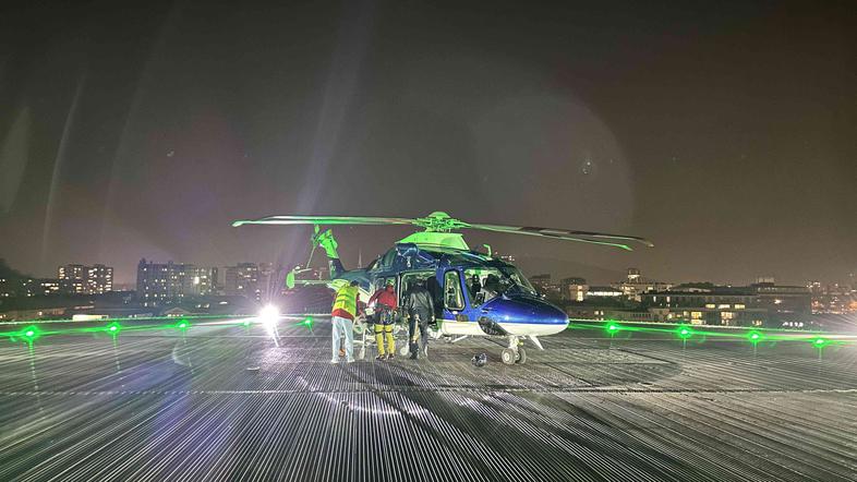 Policijski helikopter, nočni let