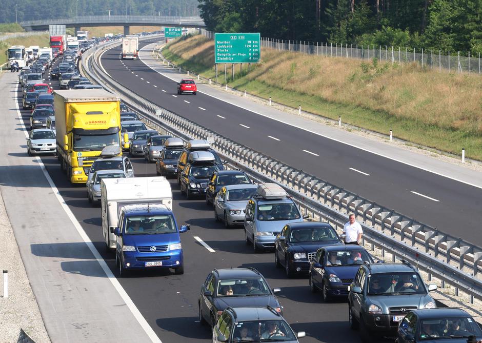Kolone na avtocesti Ptuj | Avtor: Žurnal24 main