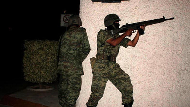 Nekaj tisoč vojakov v Acapulcu ne more ustaviti tolp.