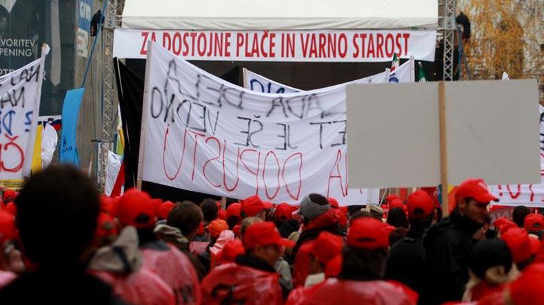 Novembrski protest v podporo dviga minimalne plače. (Foto: Nik Rovan)