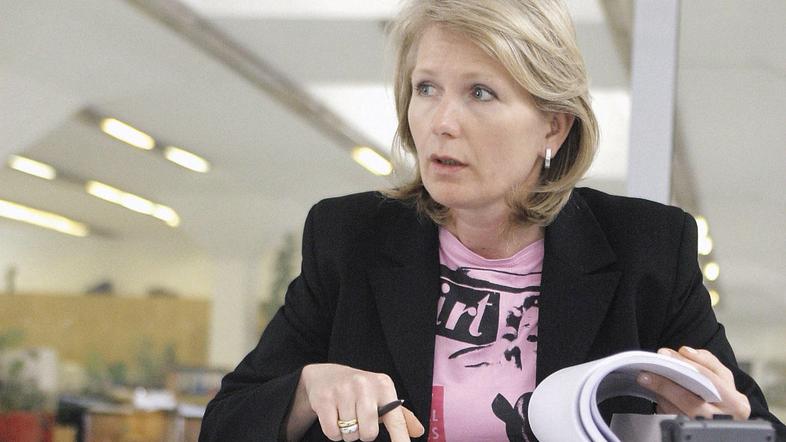 Nadzorniki bi Brejčevi zamajali stolček, a minister Lahovnik naj bi jim zagrozil