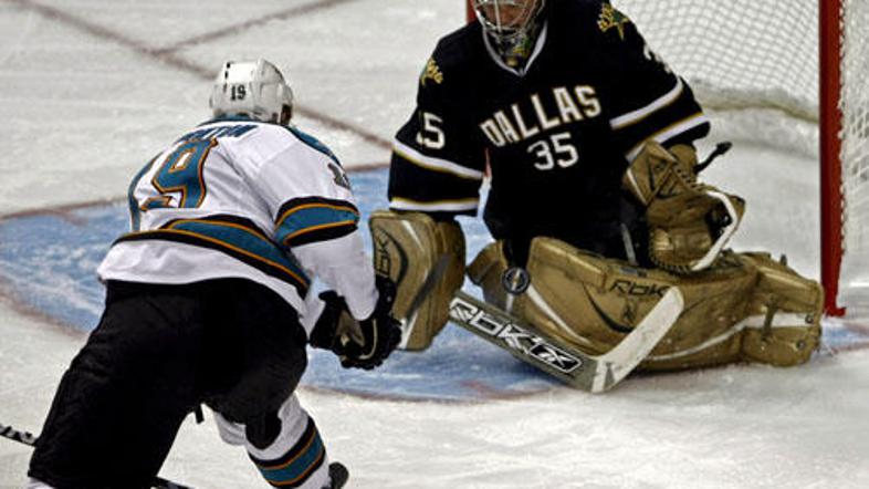 Joe Thornton je dosegel enega od petih zadetkov San Joseja.