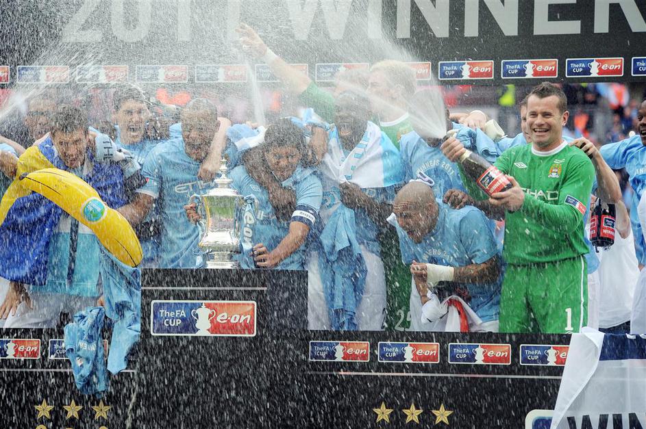 Carlos Tevez Kompany Given Džeko Dzeko šampanjec sampanjec polivanje veselje pro