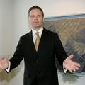 Novemu predsedniku uprave Gregorju Veselku so takoj ponudili petletni mandat.