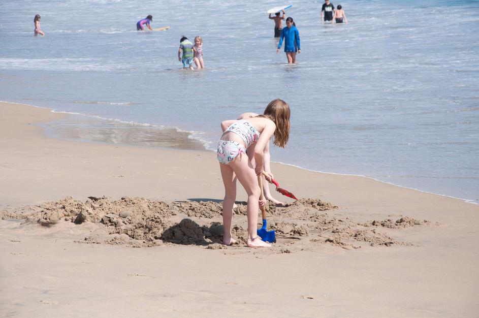 Otroci na plaži