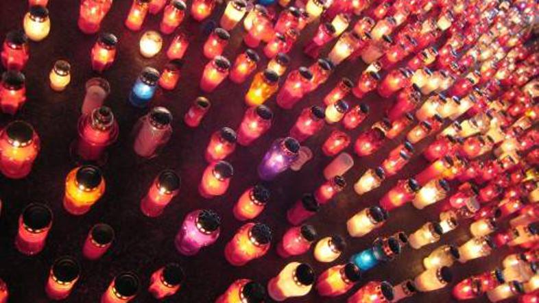 V soboto so se številni s prižigom svečke poklonili 20-letnemu Gorazdu.