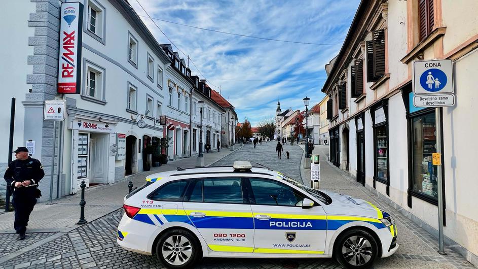 Slovenska policija, fotografija je simbolična