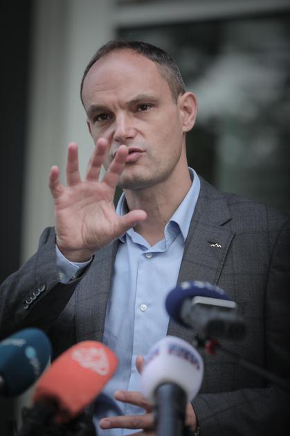 vložitev kandidature za predsednika države Anže Logar